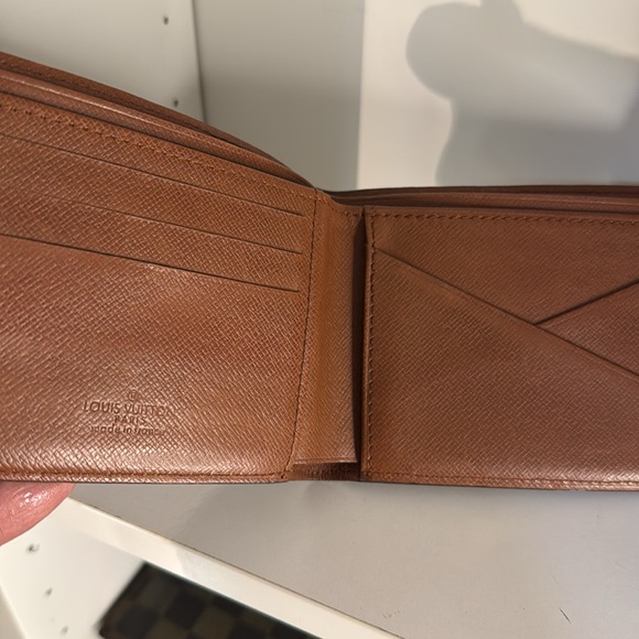 Lv Monog man’s wallet this is a slime fit edition in great condition - Picture 3 of 7